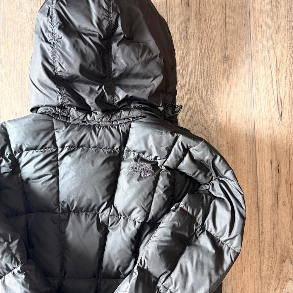 The North Face Women's Black Puffer Jacket - Picture 4 of 4
